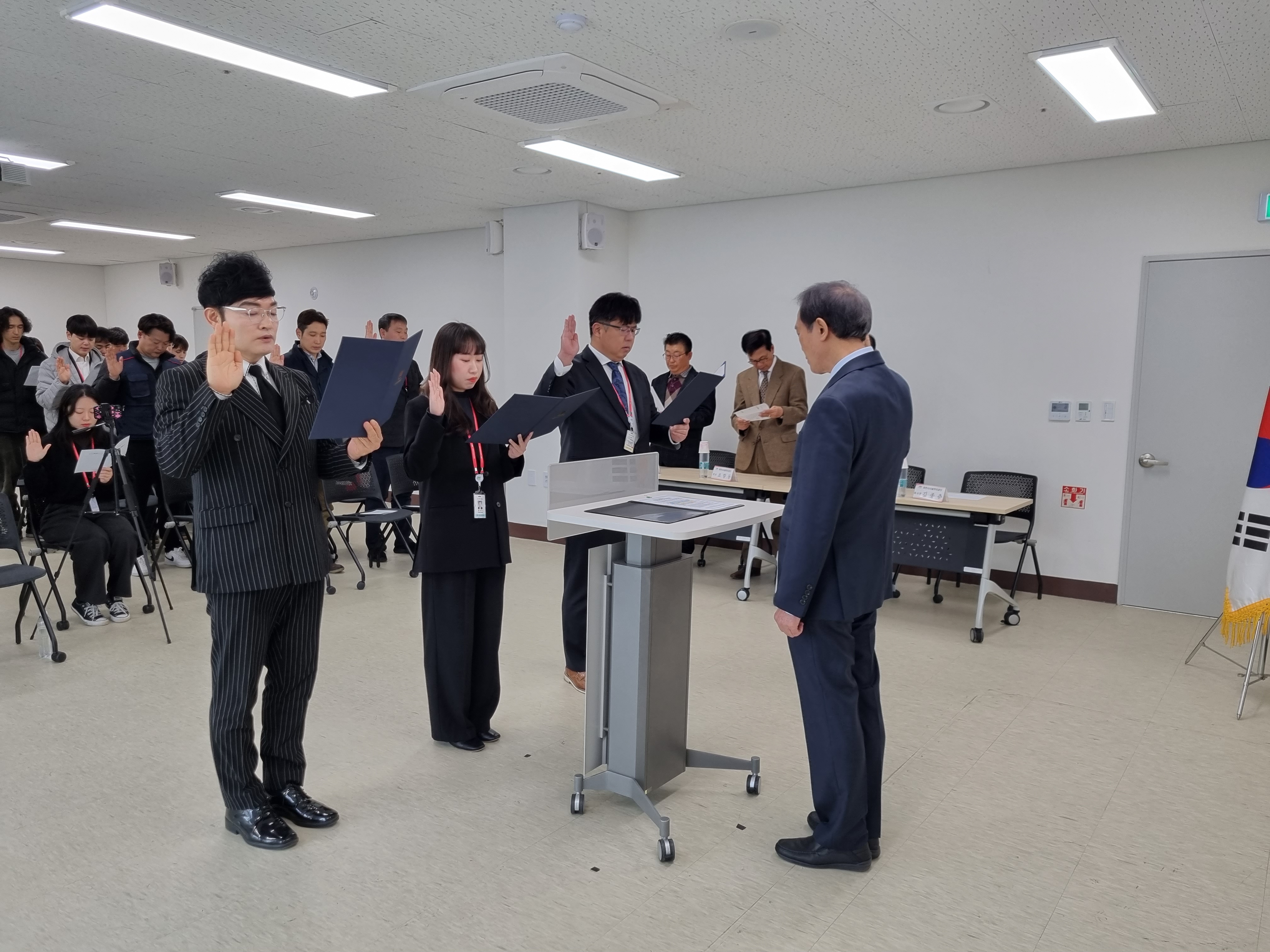 20240228 보도자료 사진(공단, 창립 11주년 맞아 노사 공동 인권경영 선언 실시).jpg 이미지